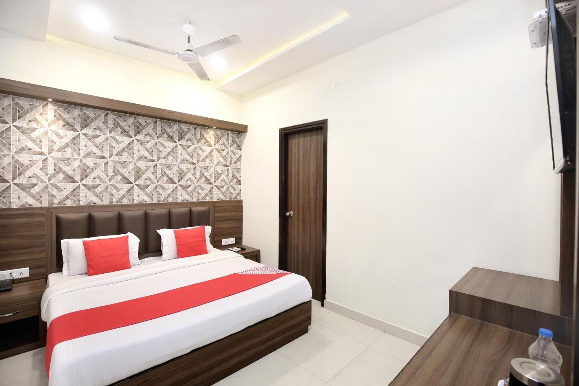 Oyo 17307 Hotel Kings Amritsar Exterior foto