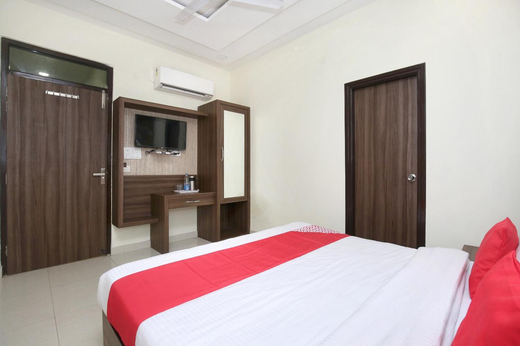 Oyo 17307 Hotel Kings Amritsar Exterior foto